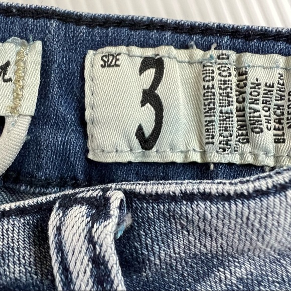 Indigo Rein Forever Distressed Denim Shorts. Sz 3 - Picture 6 of 11
